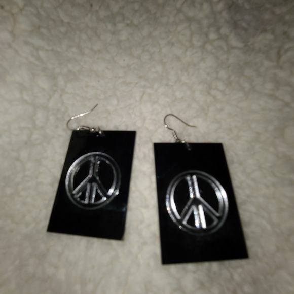 💥Final Price💥 Peace Earring black - Picture 1 of 3